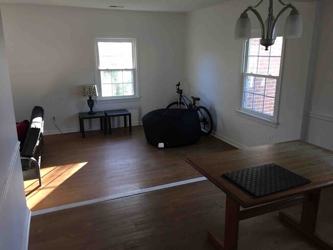 Foto del edificio - 112 Camelot Ct