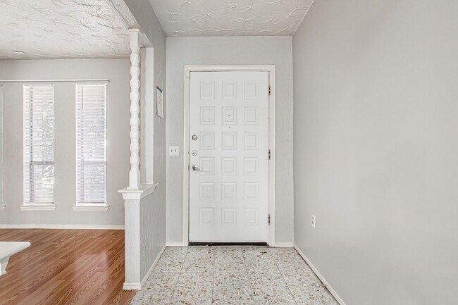 Building Photo - 4 Bedroom, 2 Bath Home in Plano!