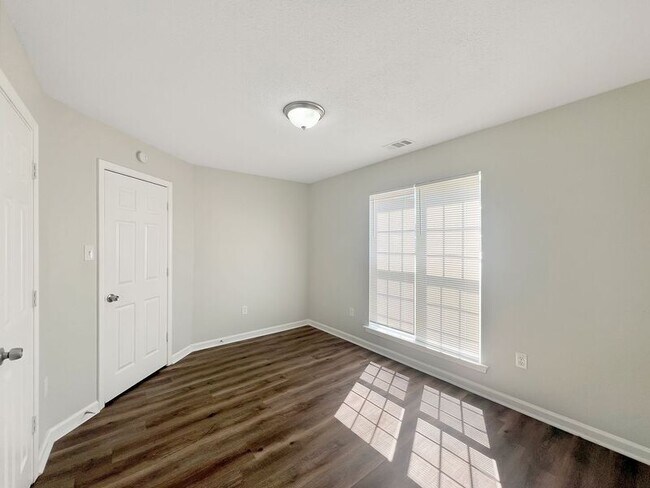 Building Photo - 5649 Kaitlyn Dr W