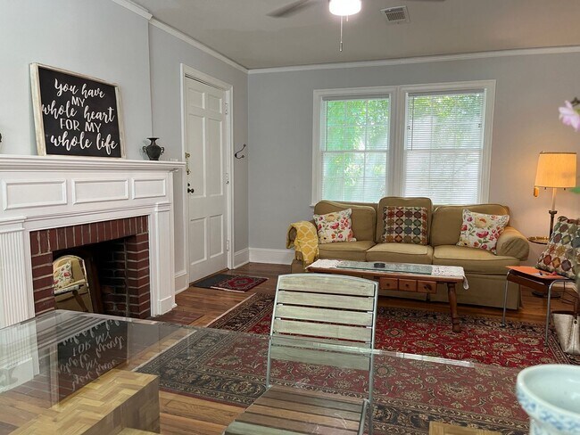 Building Photo - AVAILABLE NOW! NEWLY RENOVATED WITH BRAND ...