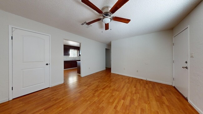 Sala de estar - 344 Knutson St
