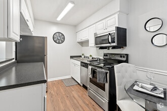 Interior Photo - Ridgewood - Students save up to 10%!