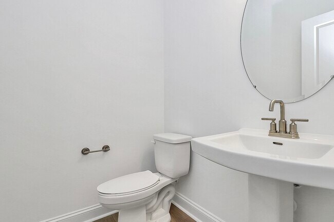 Foto del edificio - 707 Hoke Ln