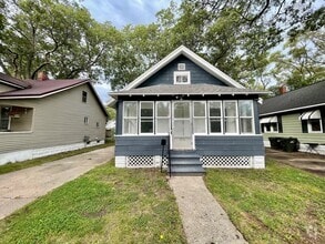 Building Photo - 884 Emerson Ave
