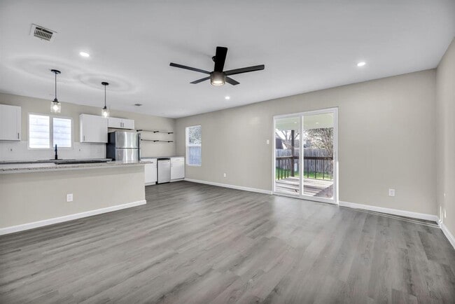 Building Photo - 8106 Boggy Ridge Dr