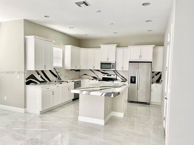 Foto del edificio - 14982 RedCove Pl