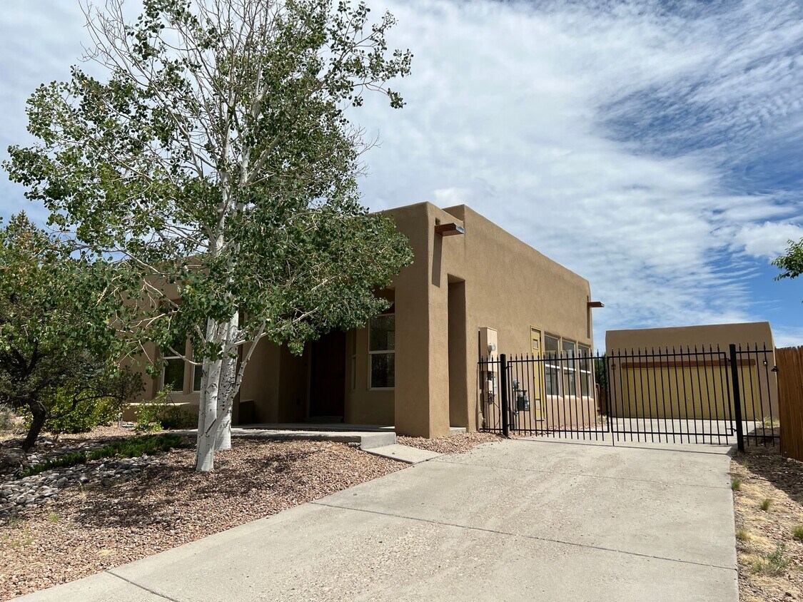 Foto principal - Charming Southwest Living Near Santa Fe Co...