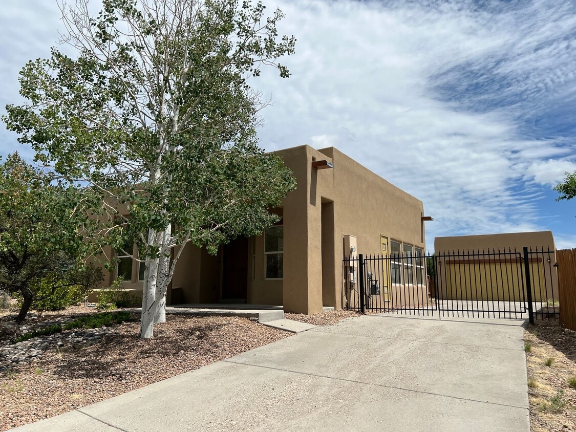 Primary Photo - Charming Southwest Living Near Santa Fe Co...