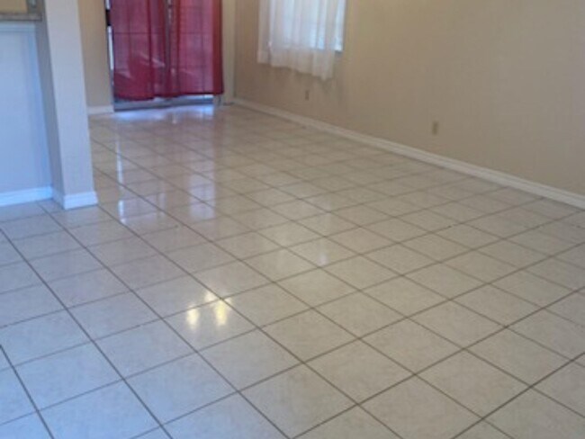 Building Photo - 1239 Brown Dr