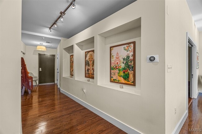 Building Photo - 9 N Euclid Ave