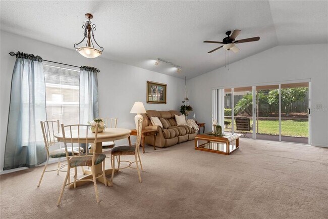 Foto del edificio - 408 Lake Suzanne Dr