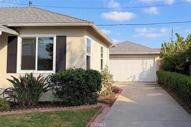 Foto del edificio - 1505 N Rosewood Ave