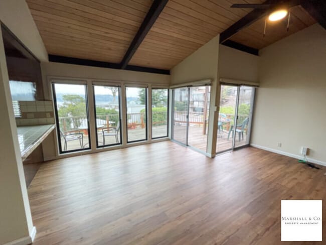 Building Photo - BEAUTIFUL 2 BD/1BA HOUSE WITH PRIVATE DECK, VIEWS, GARAGE, UPDATES