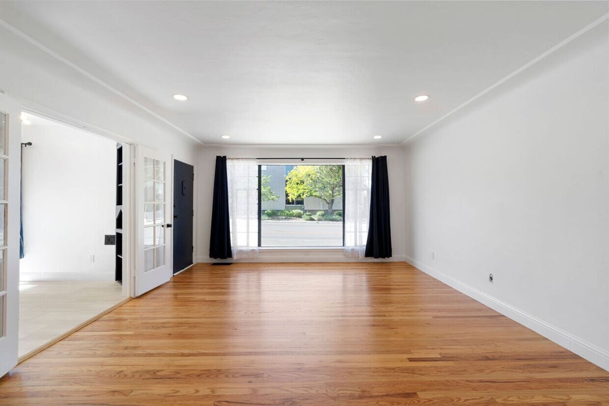 Primary Photo - 640/642 West 1st Street
