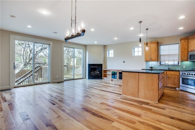 Building Photo - 9011 Groveland Dr