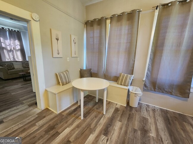 Foto del edificio - 917 Oakview Ave