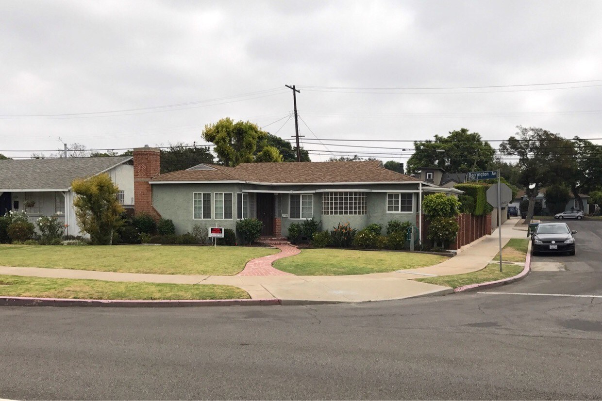 Foto del edificio - 2758 S Barrington Ave