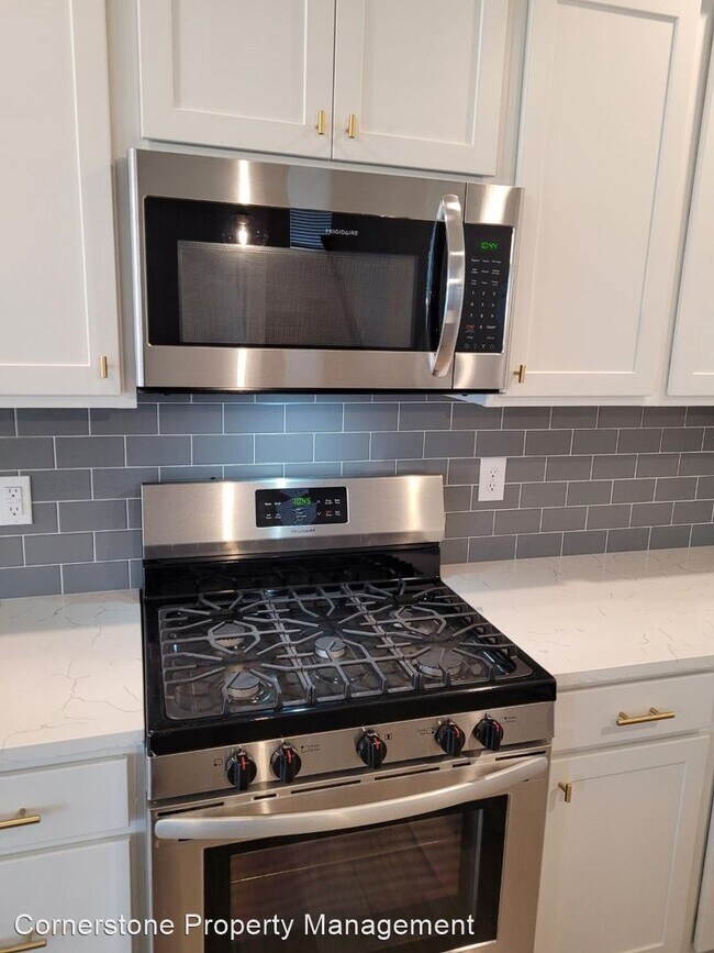 Foto del edificio - 5 br, 2.5 bath House - 1217 W. Davenport St.