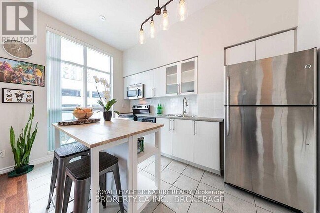 Building Photo - 410-410 Queens Quay W