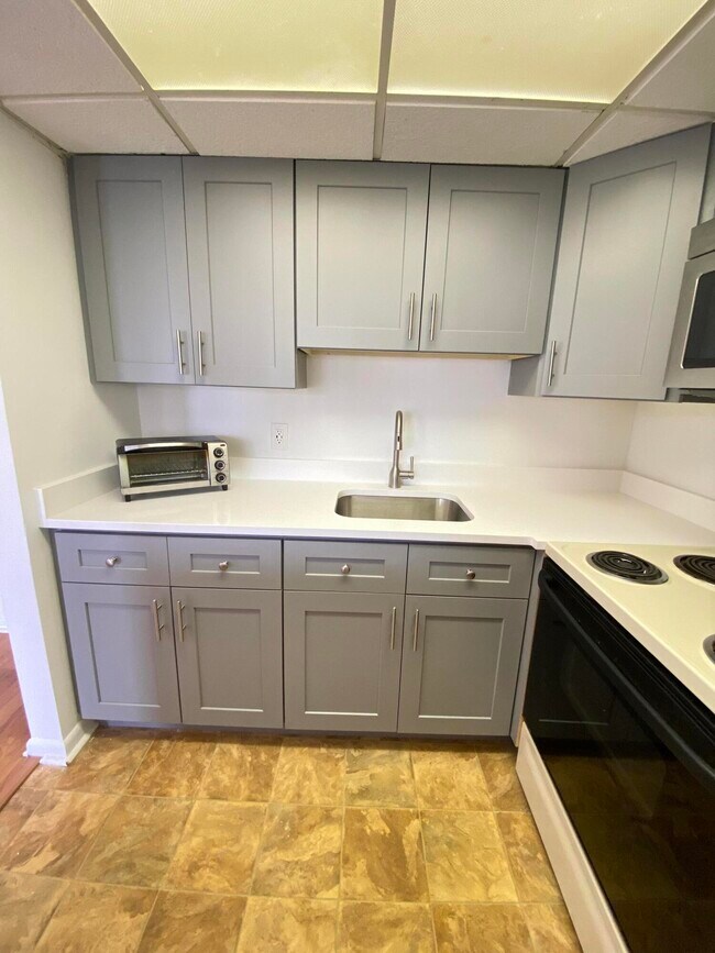 Building Photo - 321 Camden M