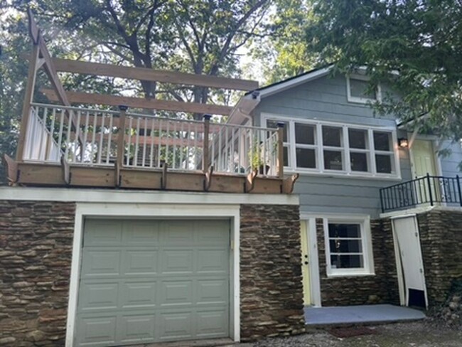 Building Photo - Cute 2 Bedroom Home in West Bloomfield