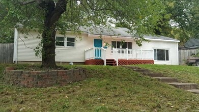 Building Photo - 2808 S 24th St