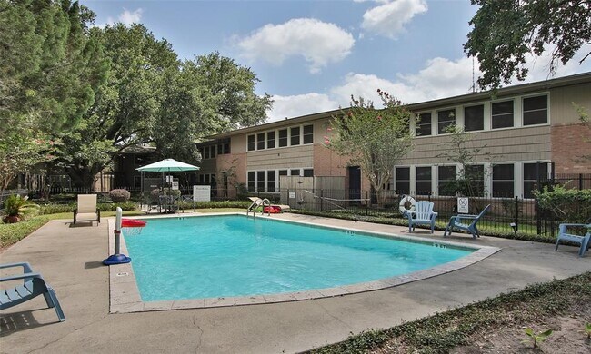 Building Photo - 4018 Blue Bonnet Blvd