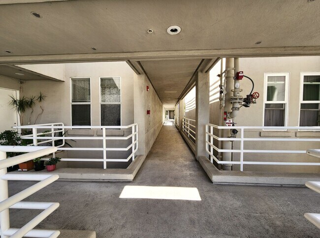 Building Photo - Condo in Downtown Palo Alto Available Now!