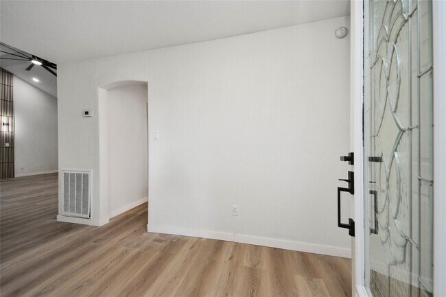 Foto del edificio - 15719 Baytree Dr