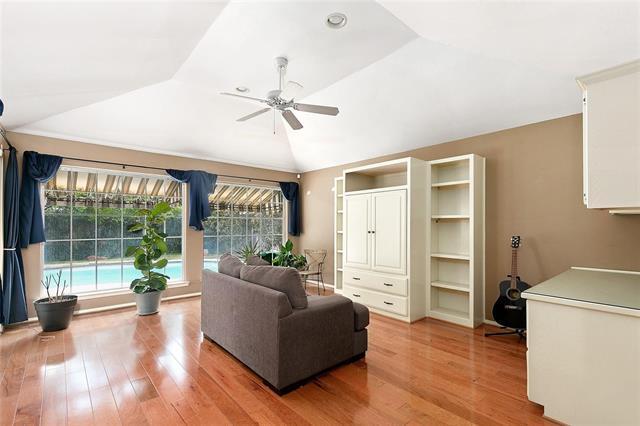 Foto del edificio - 6728 Victoria Ave