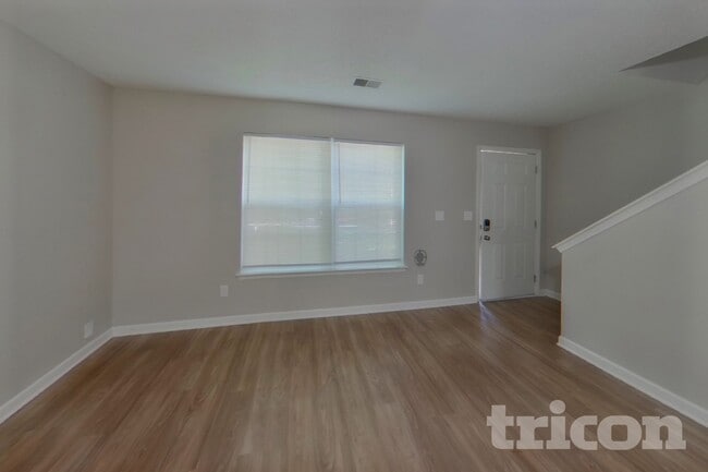 Building Photo - 121 Eagle Pointe Dr