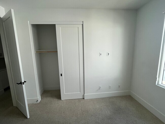 Vestidor en la primera planta - 16285 Veterans Way