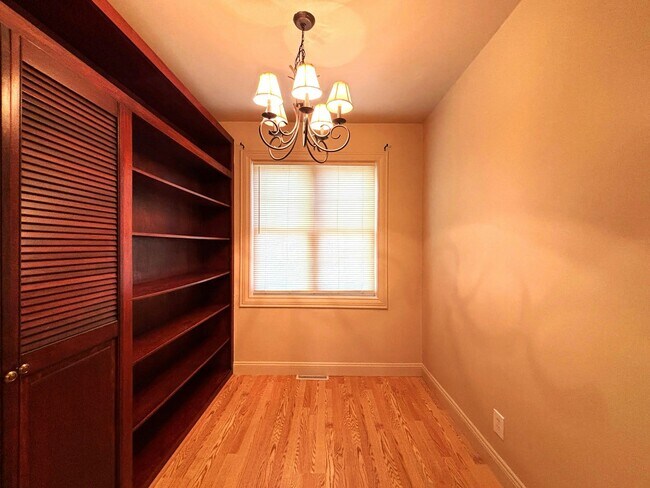 Foto del edificio - 2239 Ridgemont Rd