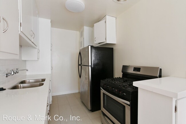 Foto del edificio - 1 br, 1 bath Apartment - 10615-10619 1/2  ...