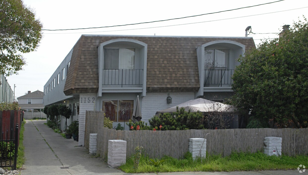 Primary Photo - 1152 Regent St