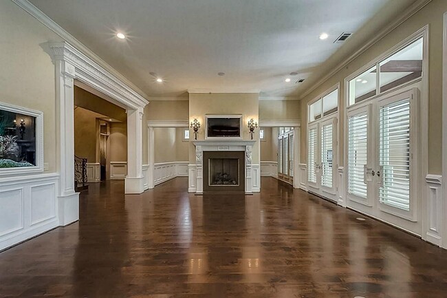 Foto del edificio - 5559 Holly Springs Dr