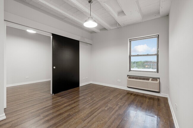 Foto del edificio - 5718 N Winthrop Ave