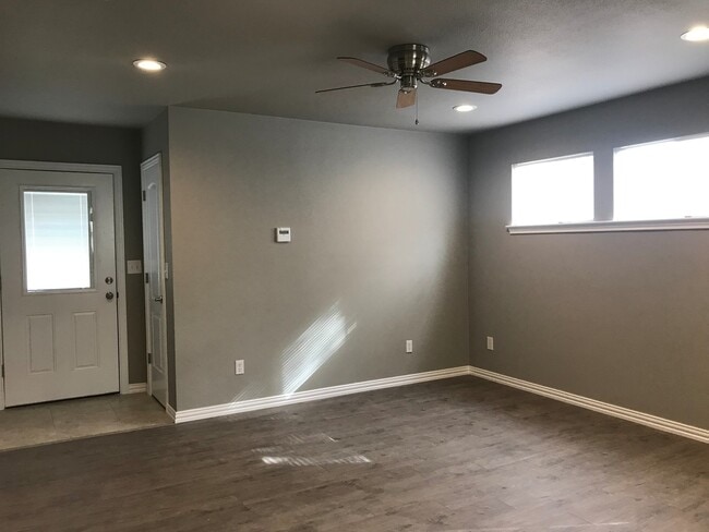 Building Photo - 1549 Ranger Hwy