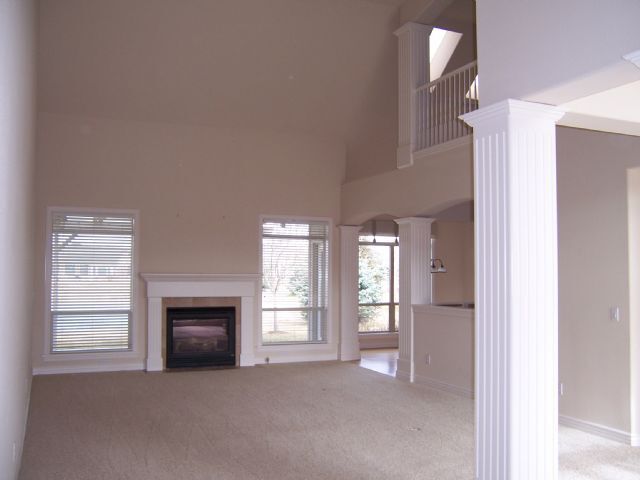 Foto del edificio - 576 E Riverchase Way