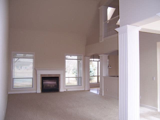 Building Photo - 576 E Riverchase Way