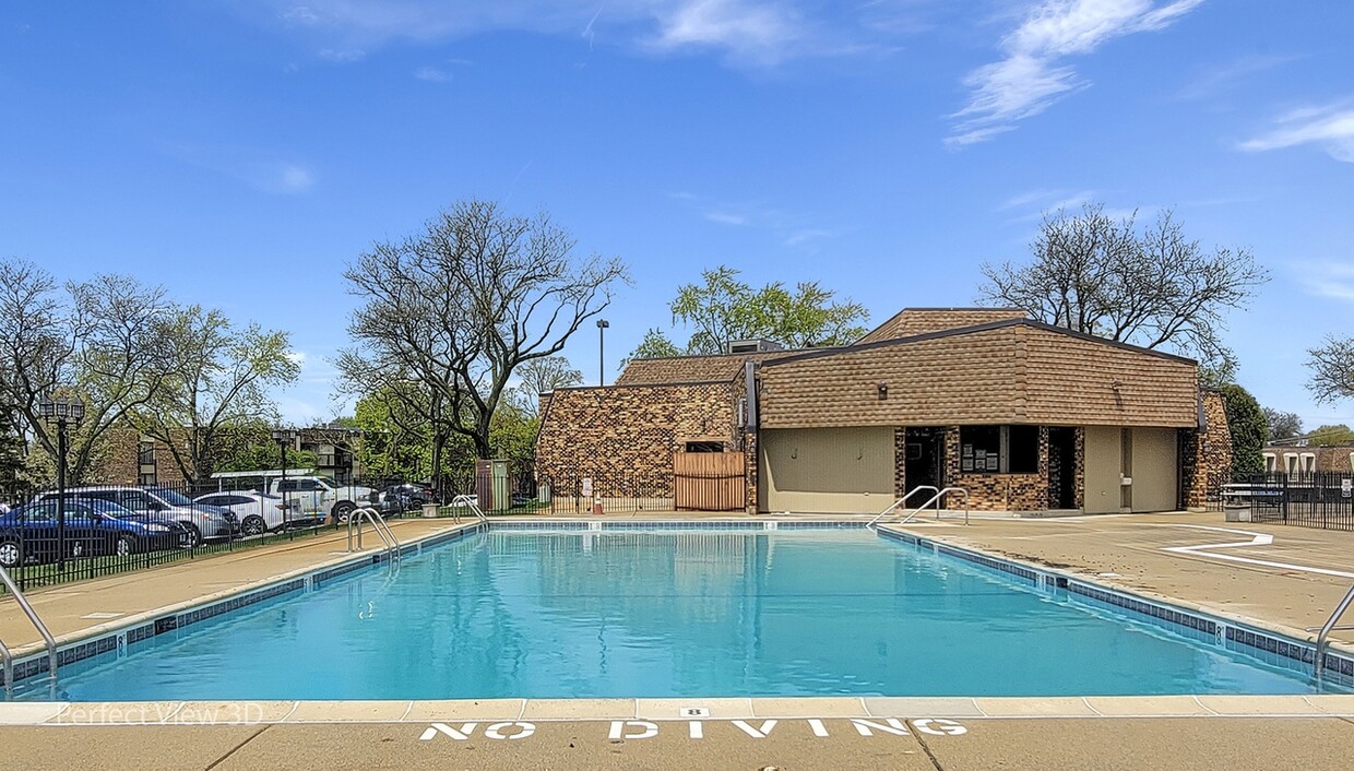 Pool - 2214 Country Club Dr