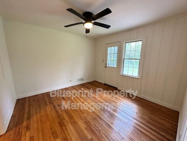 Building Photo - 9836 Redcliff Rd