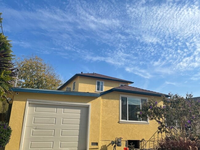 Building Photo - 1330 Liberty St