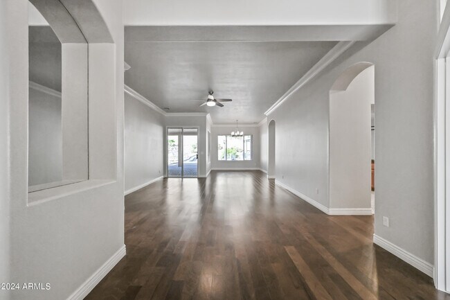 Foto del edificio - 6520 W Robin Ln