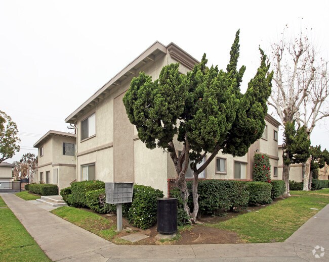 Foto principal - Courtyard Apartments