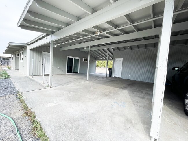 Building Photo - 162 Carswell Dr