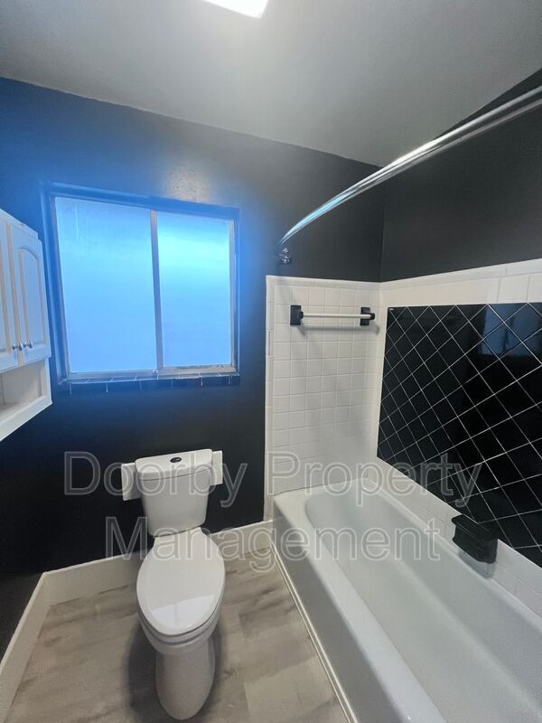 Foto del edificio - 903 Forest Dale Ln