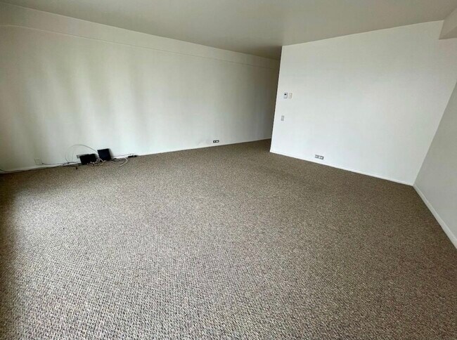 Living room - 300 N State St