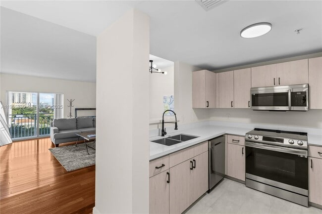 Building Photo - 50 Menores Ave