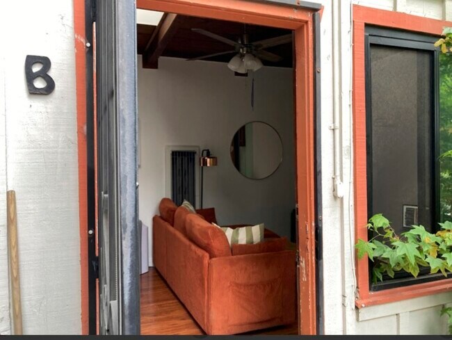 Foto del edificio - 1428 Yale St